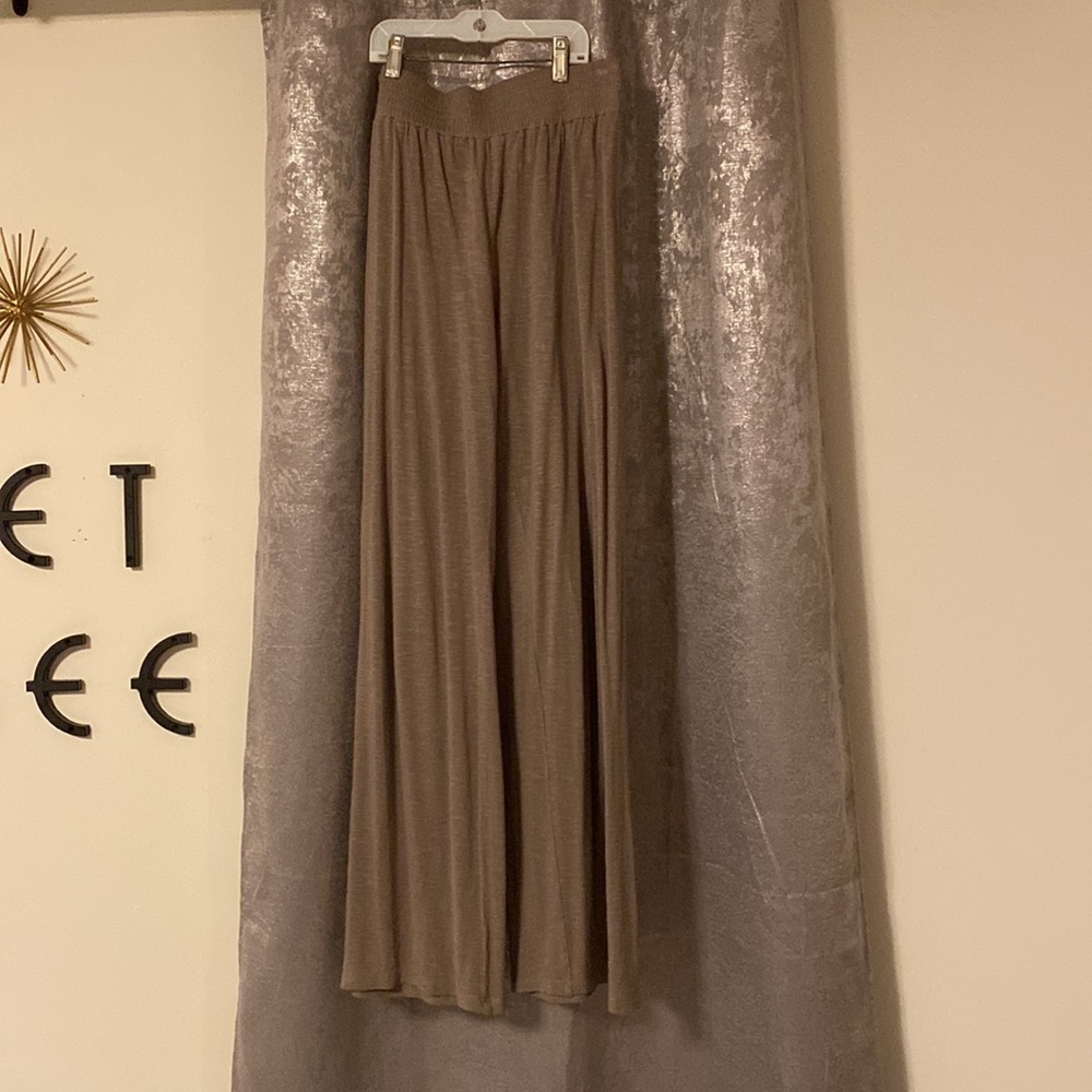 Cloth trousers with elastic waistband
